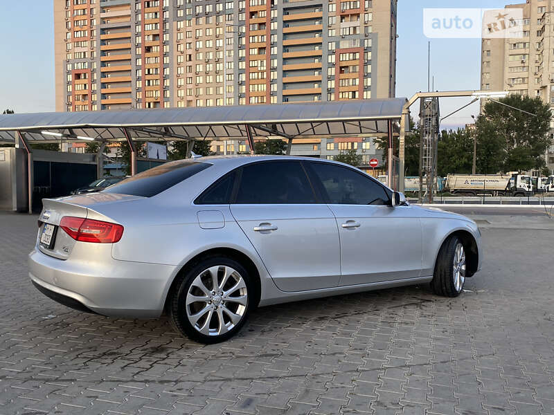 Седан Audi A4 2013 в Киеве
