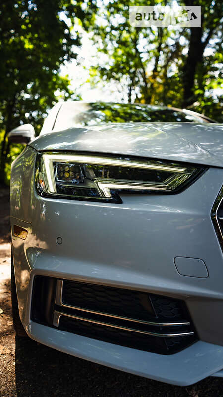 Седан Audi A4 2018 в Львове