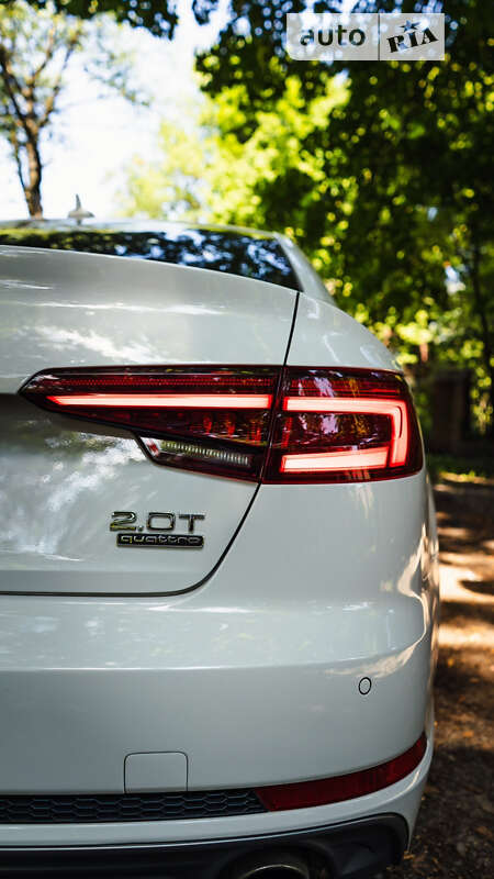 Седан Audi A4 2018 в Львове