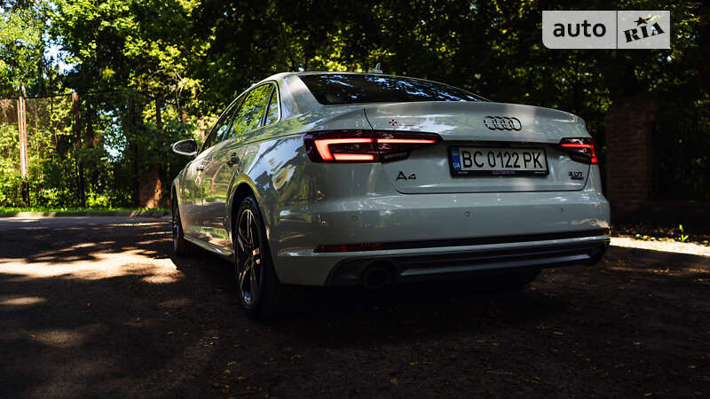 Седан Audi A4 2018 в Львове