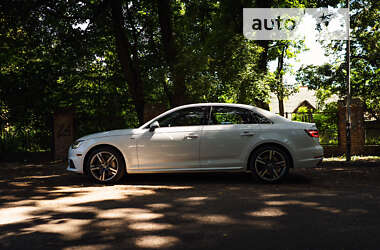 Седан Audi A4 2018 в 