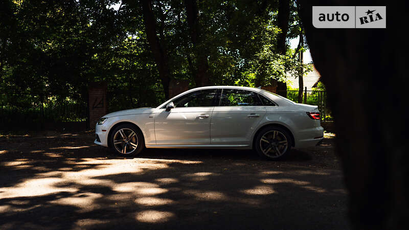 Седан Audi A4 2018 в Львове