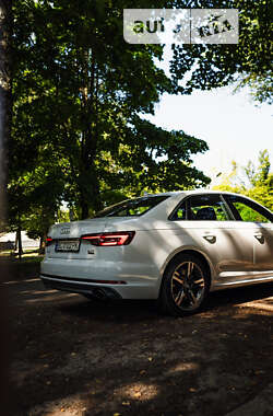 Седан Audi A4 2018 в 