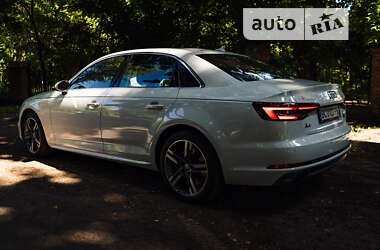 Седан Audi A4 2018 в Львове