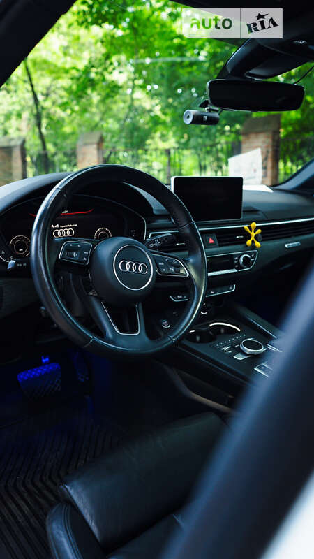 Седан Audi A4 2018 в Львове
