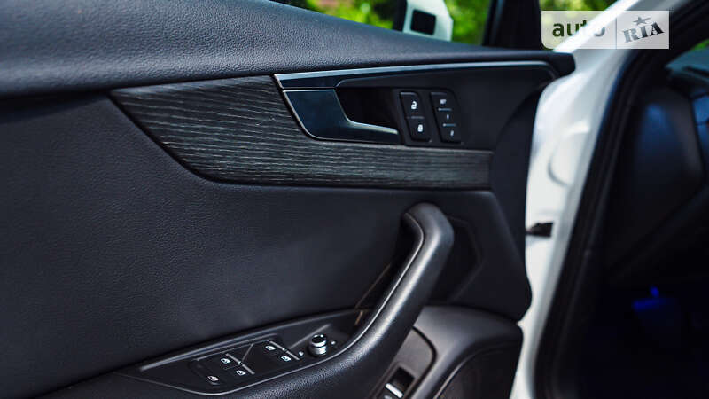 Седан Audi A4 2018 в Львове