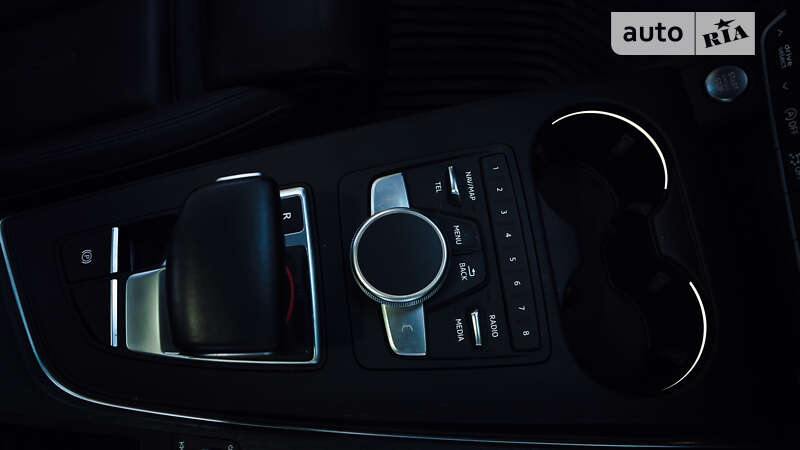 Седан Audi A4 2018 в Львове