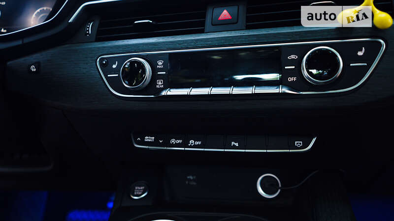 Седан Audi A4 2018 в Львове