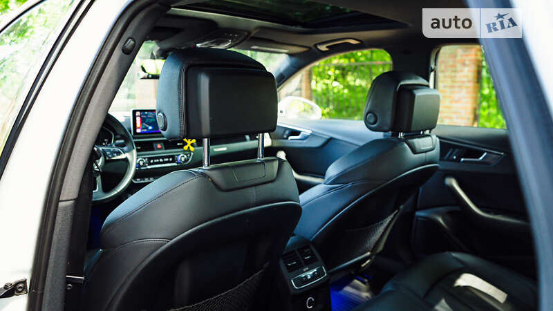 Седан Audi A4 2018 в Львове