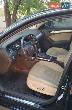 Седан Audi A4 2012 в Смолином