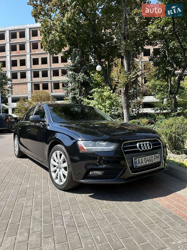 Седан Audi A4 2012 в Киеве