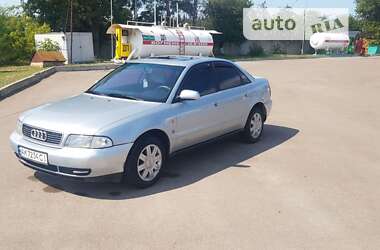 Седан Audi A4 1996 в Лугинах