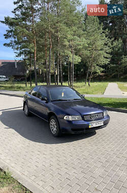 Седан Audi A4 1996 в Новояворівську