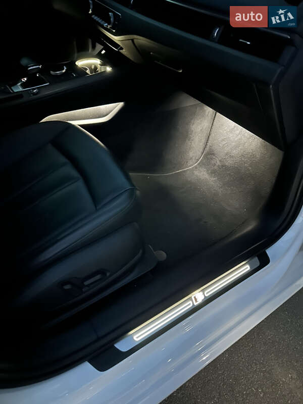 Седан Audi A4 2018 в Виннице