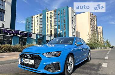 Седан Audi A4 2022 в 