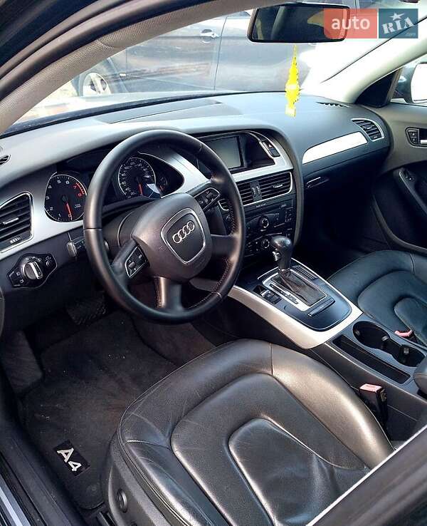 Седан Audi A4 2011 в Львові