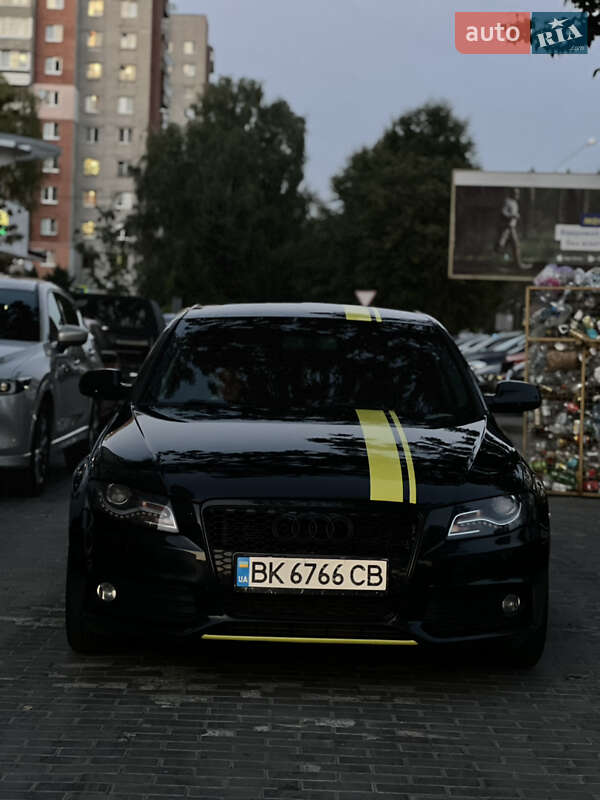 Седан Audi A4 2011 в Львове