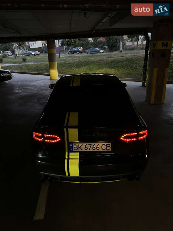 Седан Audi A4 2011 в Львове