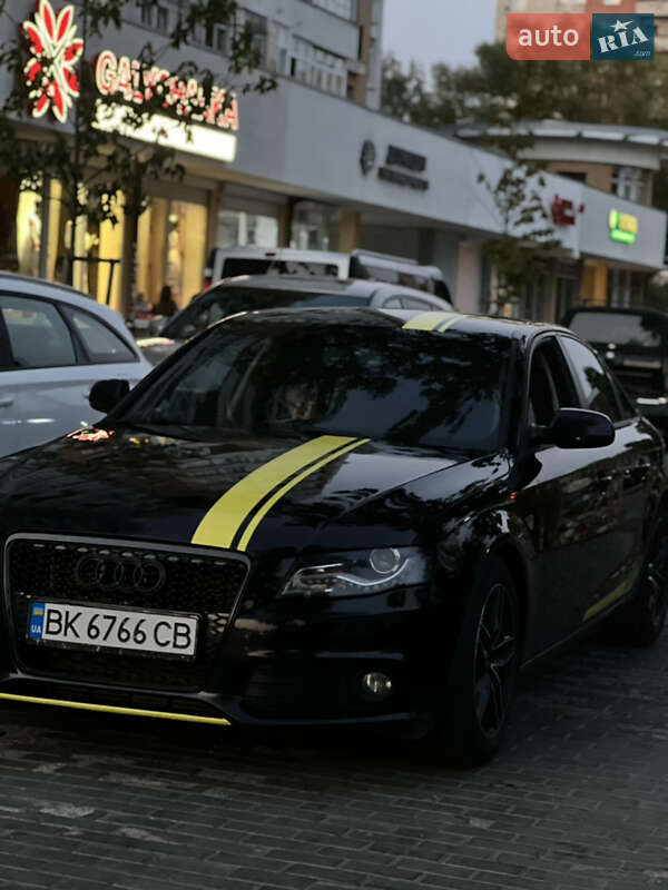 Седан Audi A4 2011 в Львове