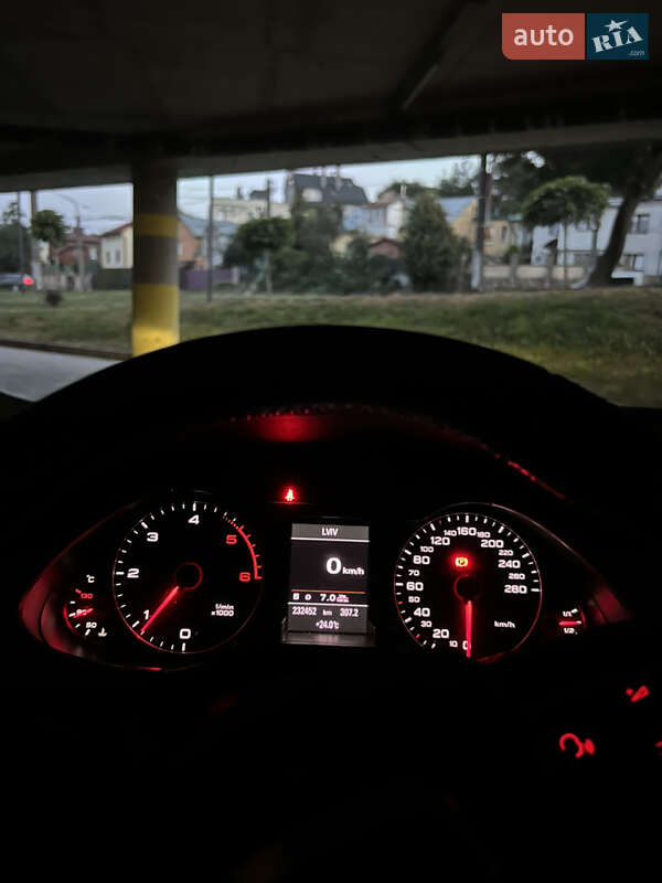 Седан Audi A4 2011 в Львове