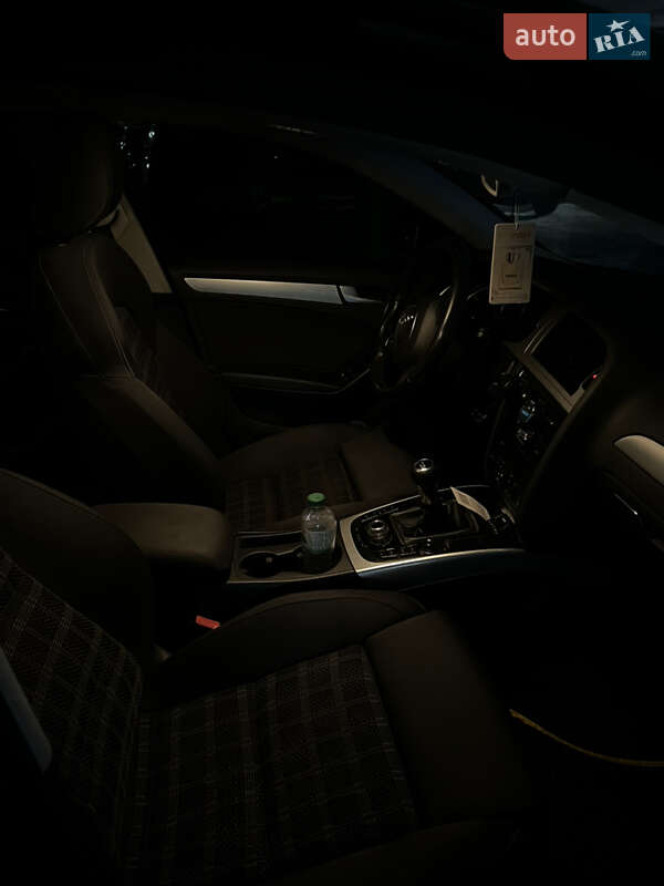 Седан Audi A4 2011 в Львове