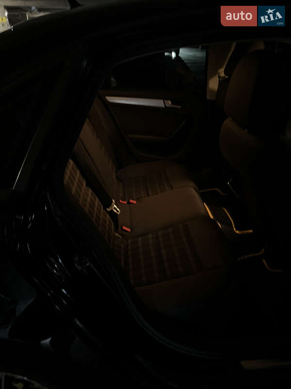 Седан Audi A4 2011 в Львове