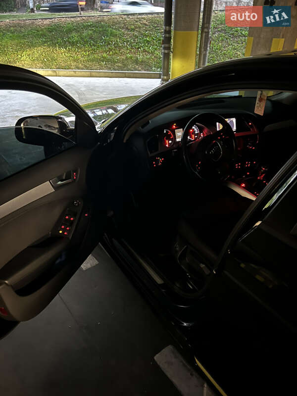 Седан Audi A4 2011 в Львове