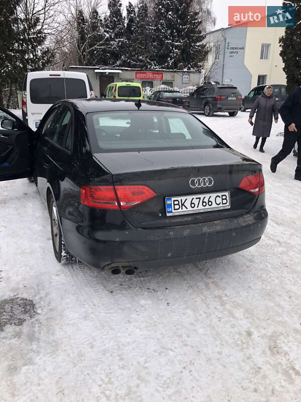 Седан Audi A4 2011 в Львове