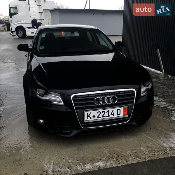 Седан Audi A4 2011 в Львове