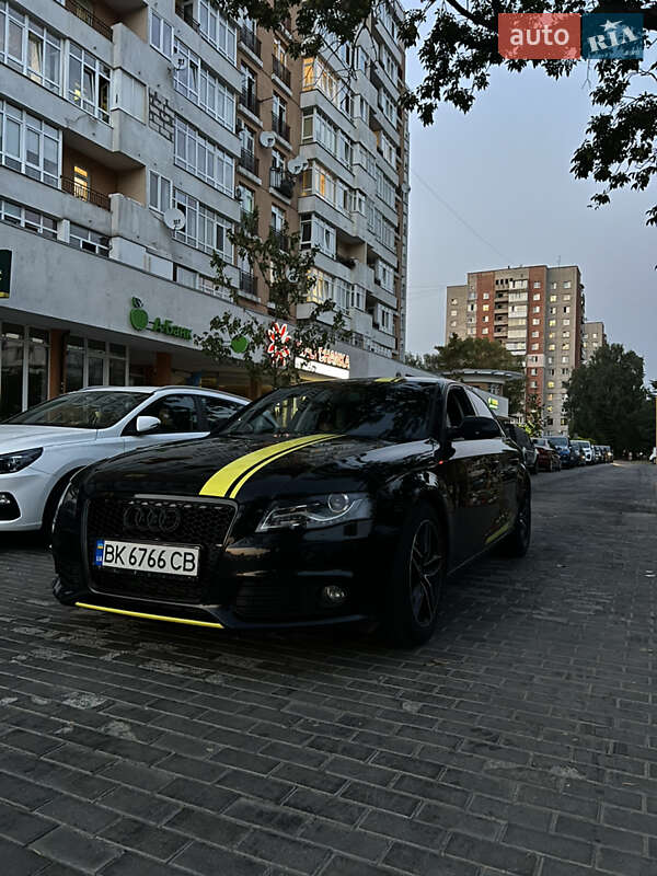 Седан Audi A4 2011 в Львове