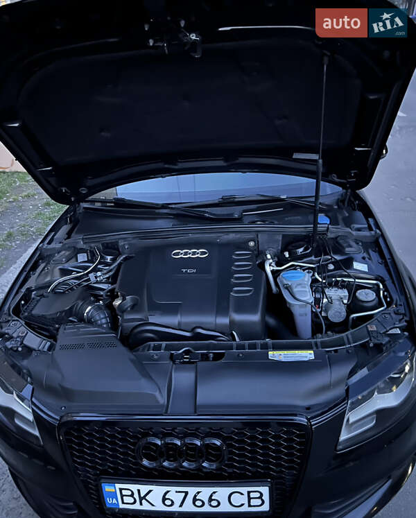 Седан Audi A4 2011 в Львове