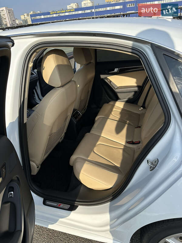 Седан Audi A4 2013 в Києві