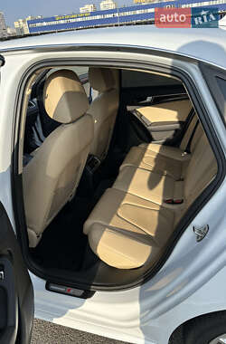 Седан Audi A4 2013 в 