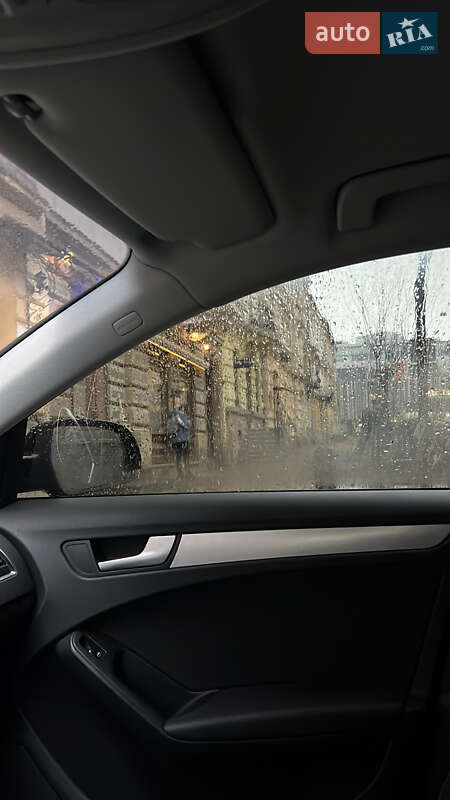 Седан Audi A4 2011 в Львові