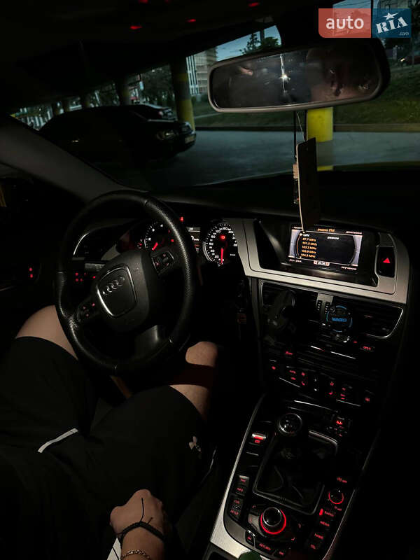 Седан Audi A4 2011 в Львове