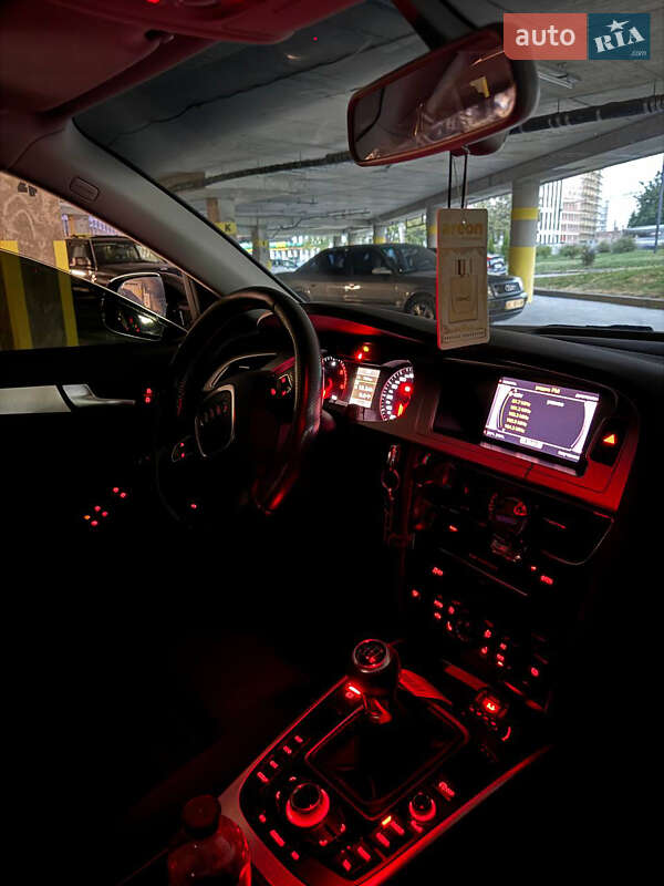 Седан Audi A4 2011 в Львове