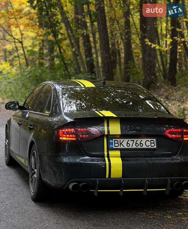 Седан Audi A4 2011 в Львове