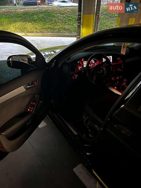 Седан Audi A4 2011 в Львові