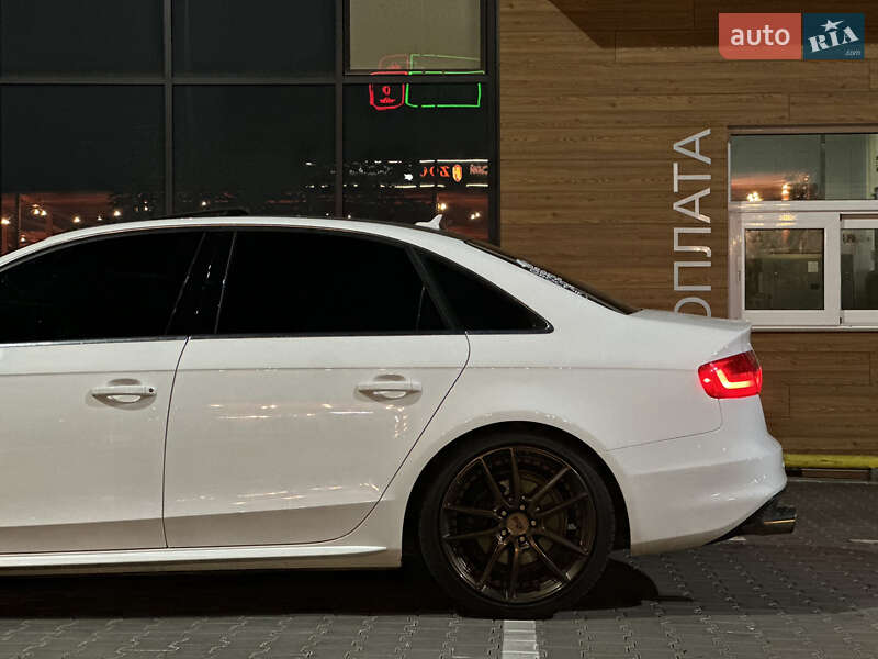 Седан Audi A4 2014 в Вінниці