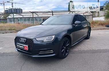 Седан Audi A4 2018 в Киеве