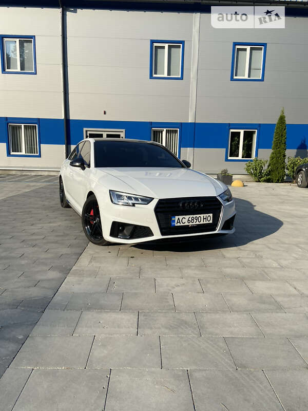 Седан Audi A4 2018 в Луцке