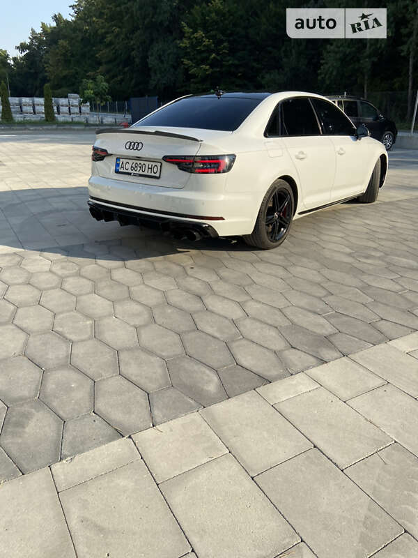 Седан Audi A4 2018 в Луцке