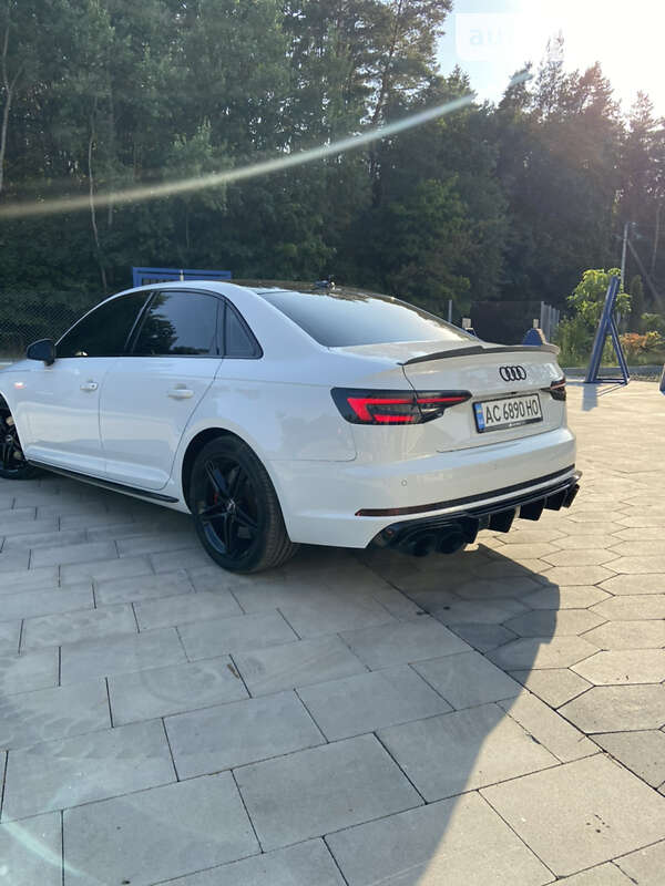 Седан Audi A4 2018 в Луцке