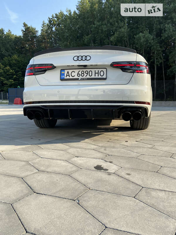 Седан Audi A4 2018 в Луцке