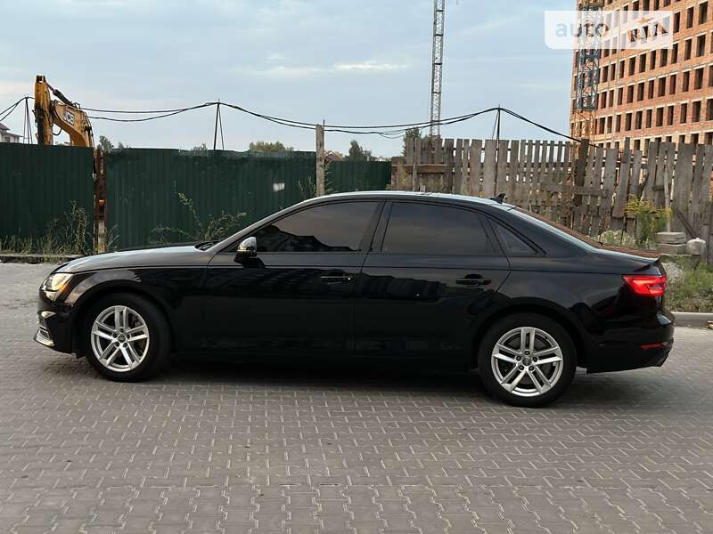 Седан Audi A4 2017 в Черновцах