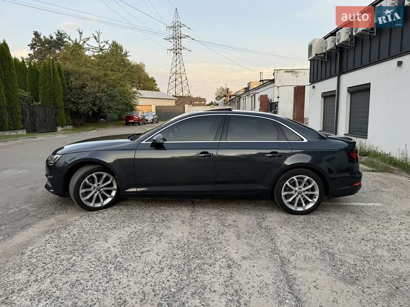 Седан Audi A4 2018 в Львове