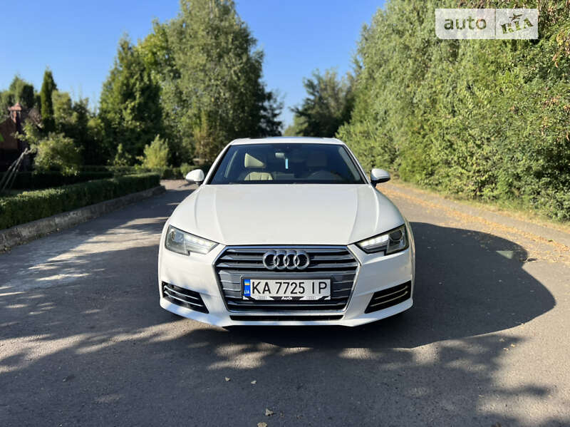 Седан Audi A4 2016 в Ровно