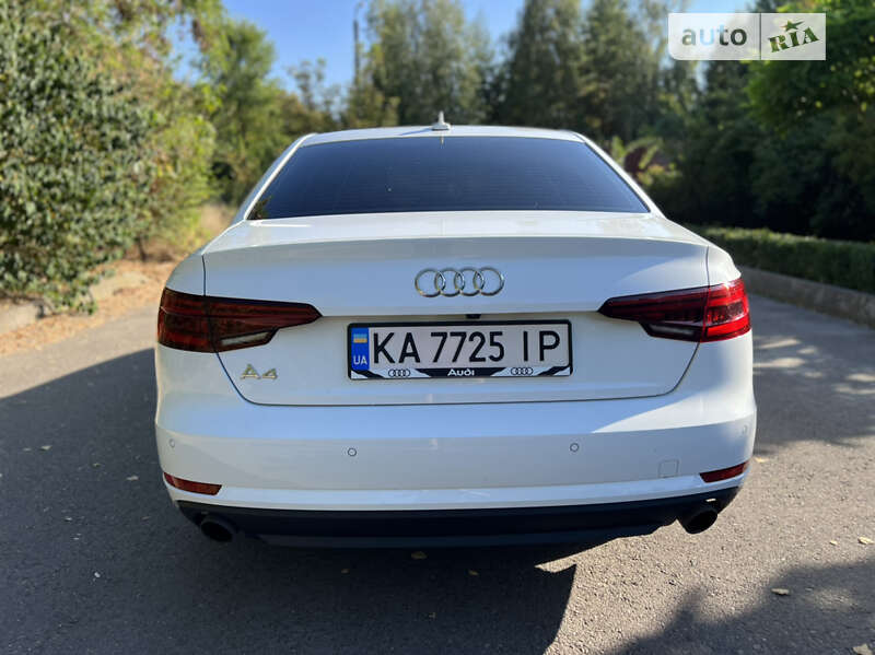 Седан Audi A4 2016 в Ровно