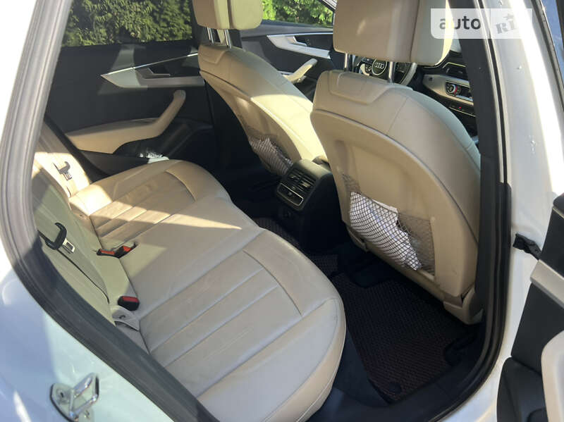 Седан Audi A4 2016 в Ровно