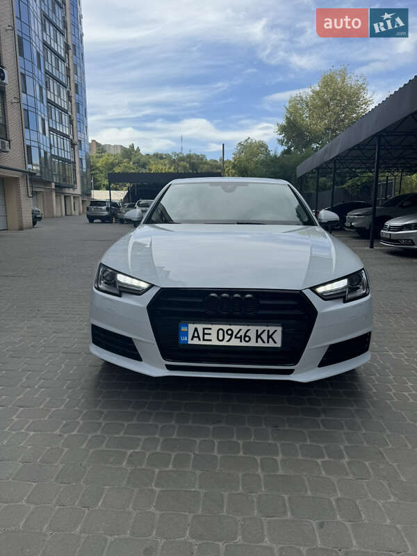Седан Audi A4 2016 в Днепре